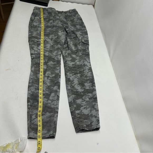 SPANX CAMO CARGO PANTS SIZE XL - Picture 6 of 11